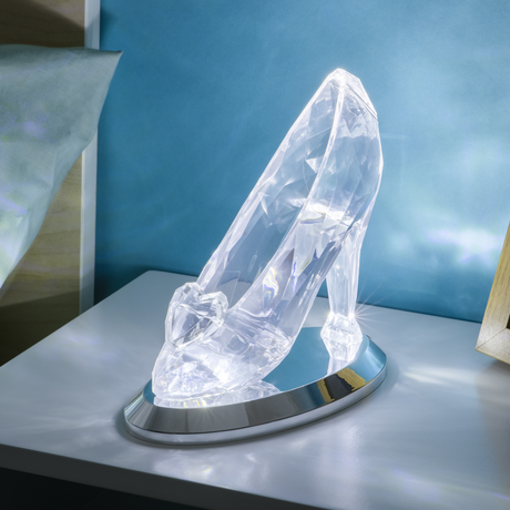Lampa decorativa model Cenusareasa de veghe noptiera birou sau gaming decoratiune luminoasa LED forma pantof 3D licenta