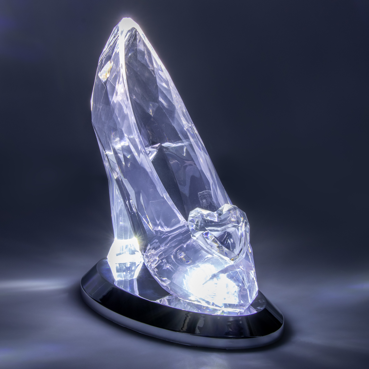 Lampa decorativa model Cenusareasa de veghe noptiera birou sau gaming decoratiune luminoasa LED forma pantof 3D licenta