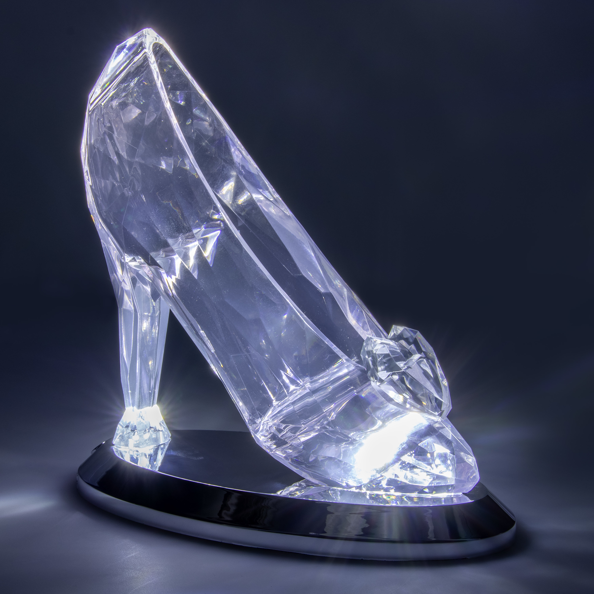 Lampa decorativa model Cenusareasa de veghe noptiera birou sau gaming decoratiune luminoasa LED forma pantof 3D licenta