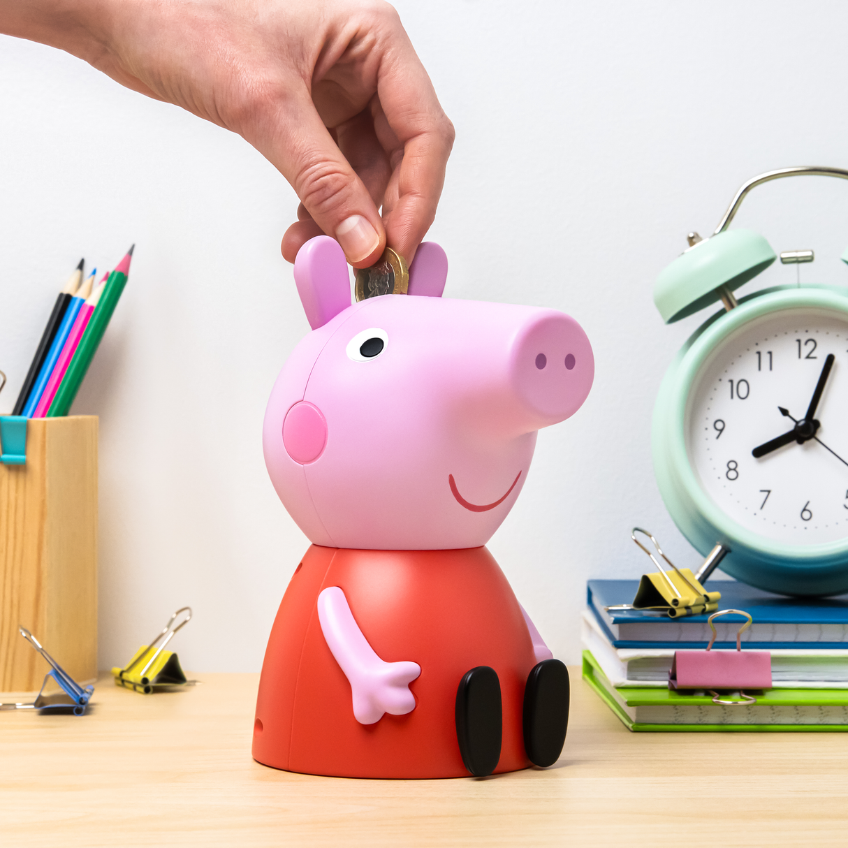 Pusculita interactiva model Peppa Pig forma figurina 3D inaltime 16cm 5 sunete licenta oficiala Hasbro - Pusculita