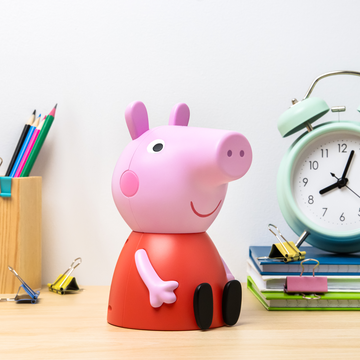 Pusculita interactiva model Peppa Pig forma figurina 3D inaltime 16cm 5 sunete licenta oficiala Hasbro - Pusculita