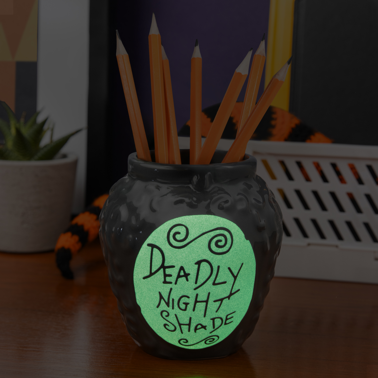Deadly Nightshade Pen and Plant Pot - Organizator birou
