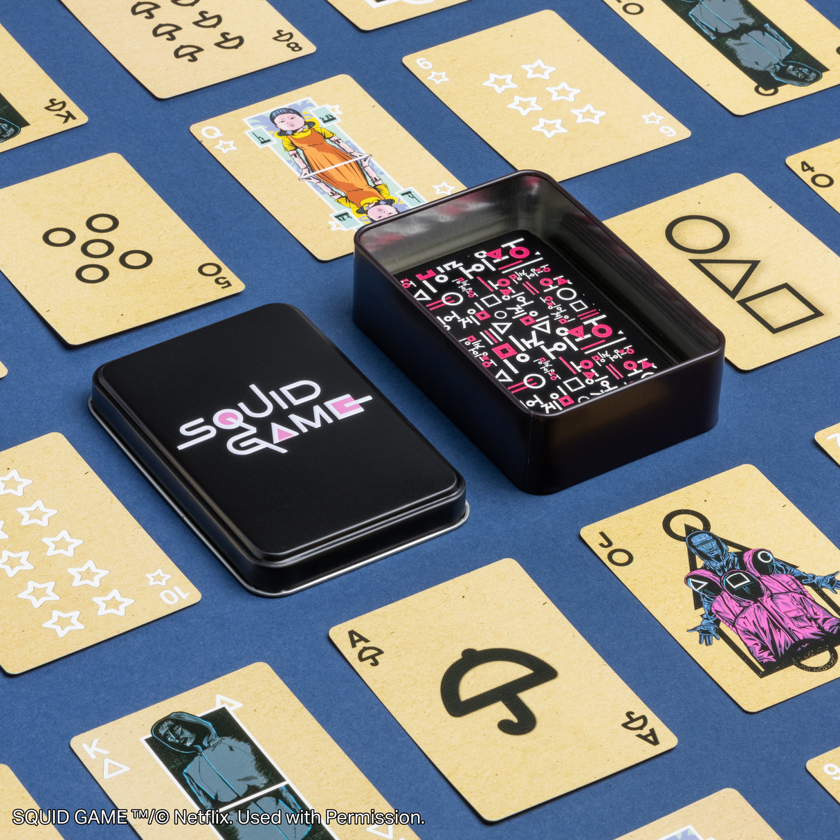 Carti de joc model Squid Game 52 + 2 cutie metalica multicolor licenta oficiala Netflix - Joc de carti
