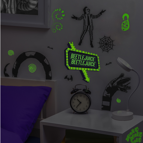 Set Stickere decorative model Beetlejuice 4 pagini autocolante pentru perete 50 buc Halloween licenta oficiala Warner