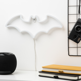 Lampa decorativa model Batman de veghe noptiera birou sau gaming semn luminos LED NEON forma logo inaltime 12.8cm