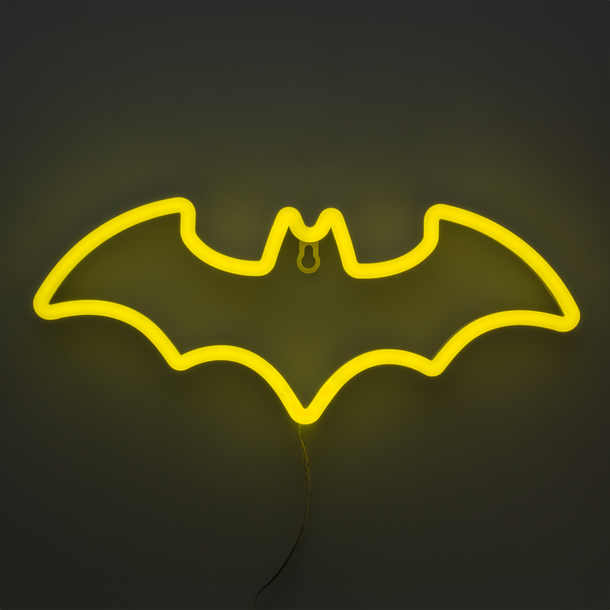 Lampa decorativa model Batman de veghe noptiera birou sau gaming semn luminos LED NEON forma logo inaltime 12.8cm