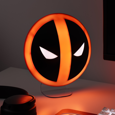 Lampa decorativa model Deadpool de veghe noptiera birou sau gaming semn luminos LED forma logo diametru 21.5cm licenta