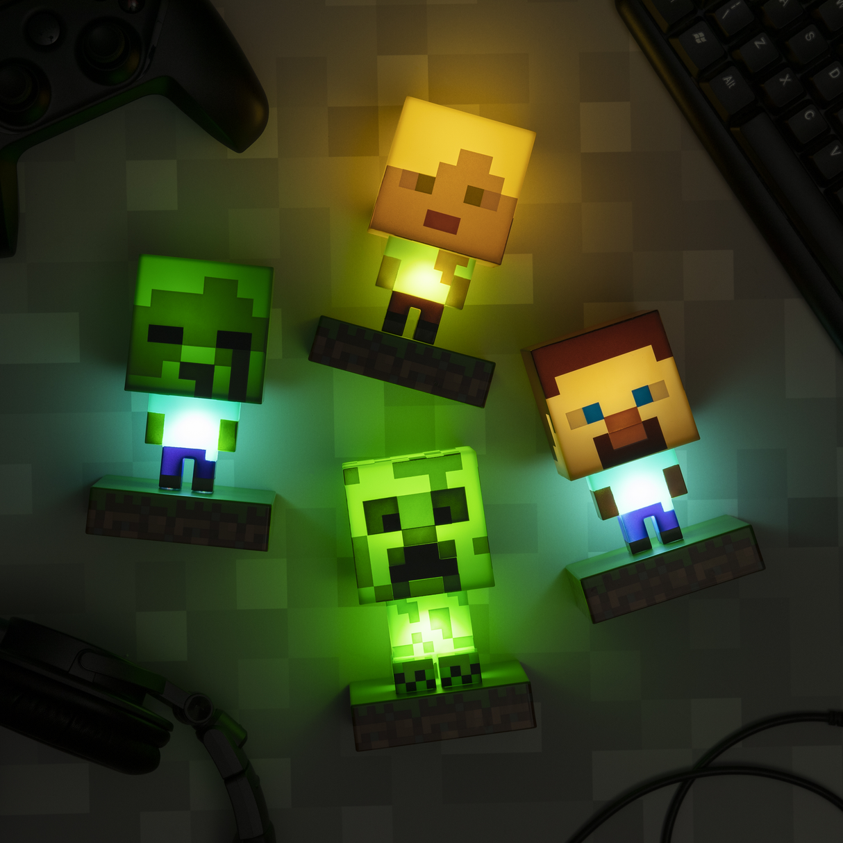 Lampa decorativa model Alex - Minecraft de veghe noptiera birou sau gaming 10cm decoratiune luminoasa LED forma 3D