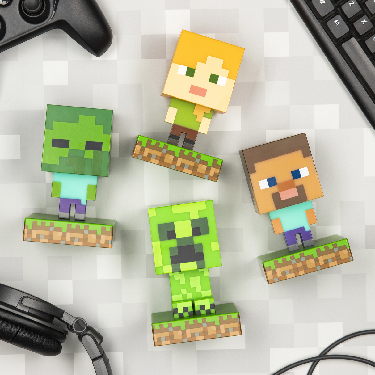Lampa decorativa model Alex - Minecraft de veghe noptiera birou sau gaming 10cm decoratiune luminoasa LED forma 3D