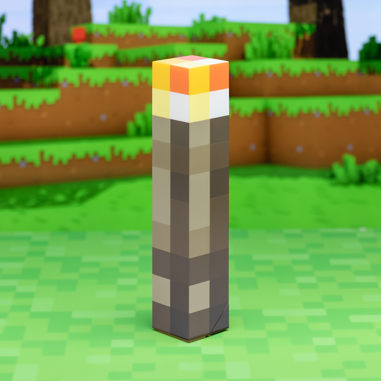 Lampa decorativa model torta Minecraft de veghe noptiera birou sau gaming semn luminos LED forma geometrica 3D licenta