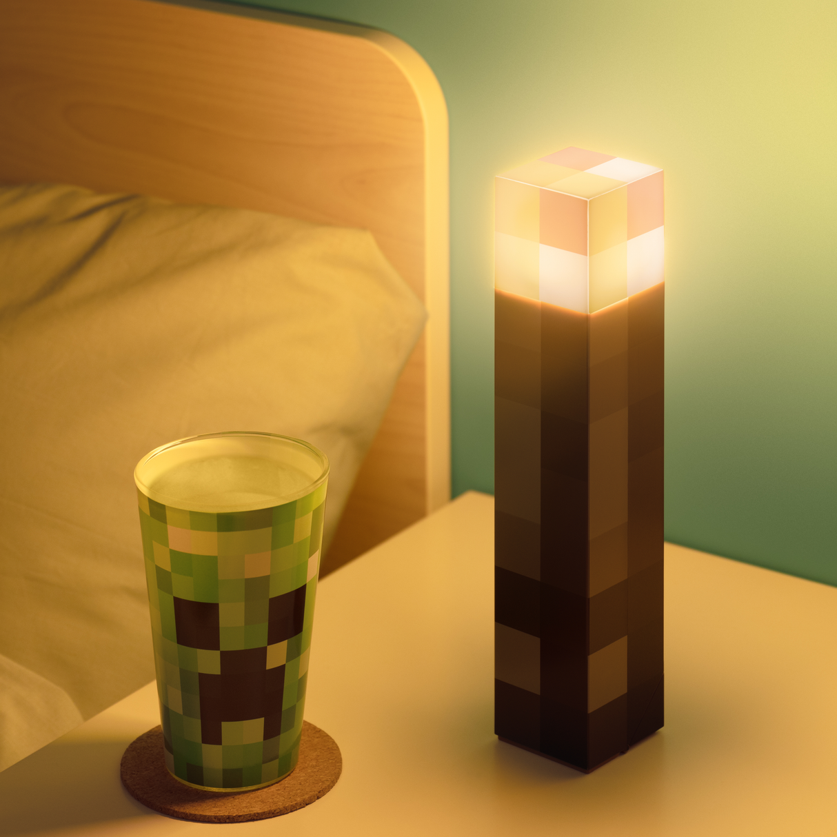 Lampa decorativa model torta Minecraft de veghe noptiera birou sau gaming semn luminos LED forma geometrica 3D licenta
