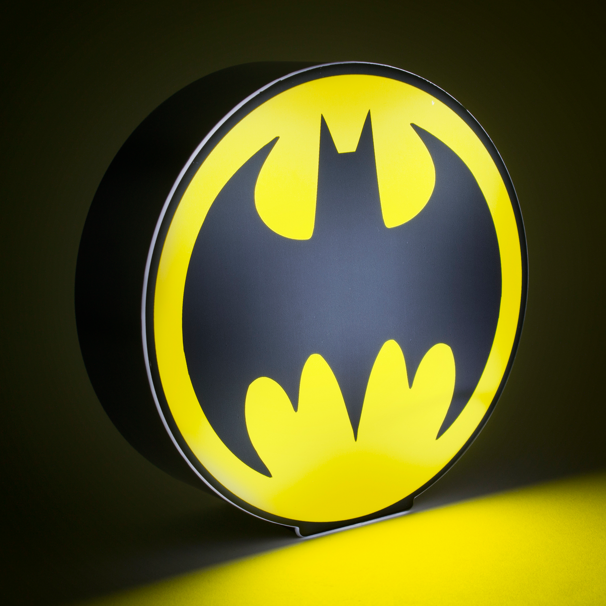 Lampa decorativa model Batman de veghe noptiera birou sau gaming semn luminos LED forma logo diametru 16cm licenta